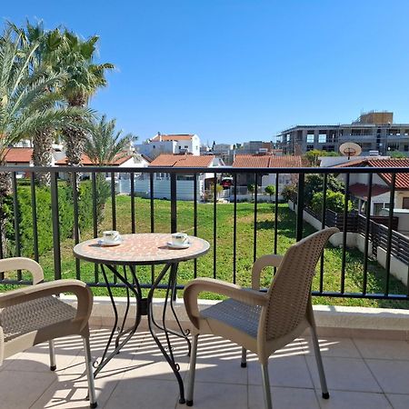 Apartment In Kato Pafos & 10 Min To Venus Beach Eksteriør billede