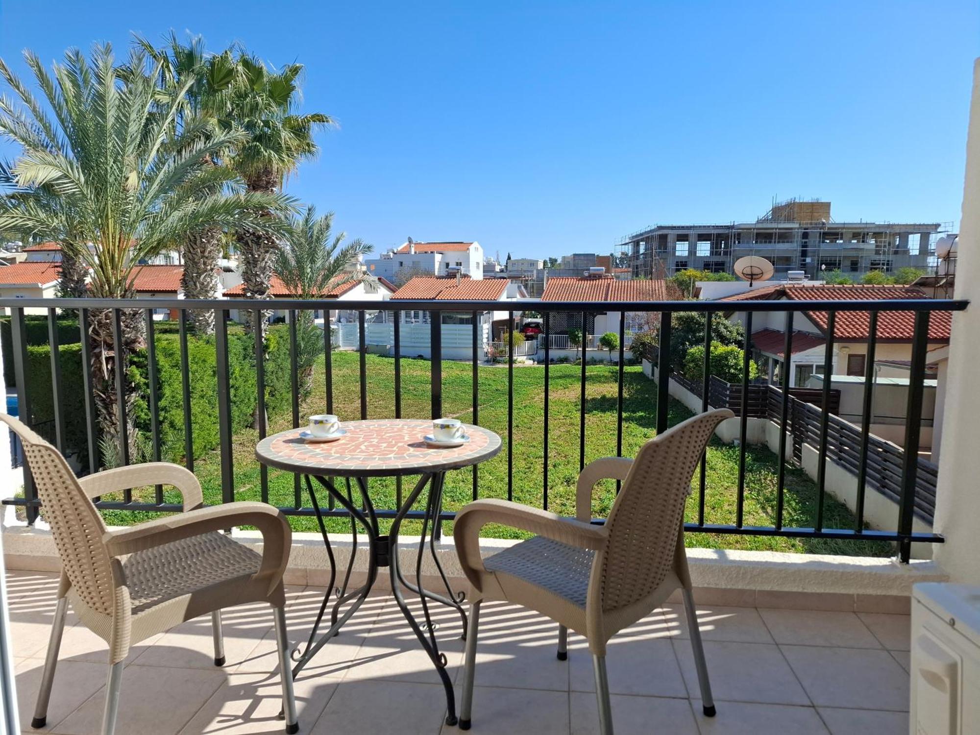 Apartment In Kato Pafos & 10 Min To Venus Beach Eksteriør billede