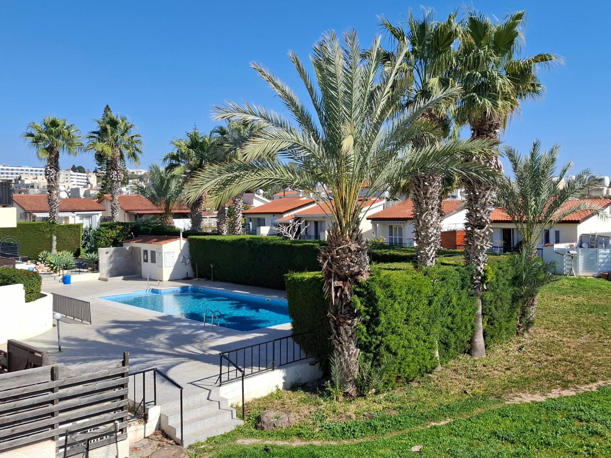Apartment In Kato Pafos & 10 Min To Venus Beach Eksteriør billede