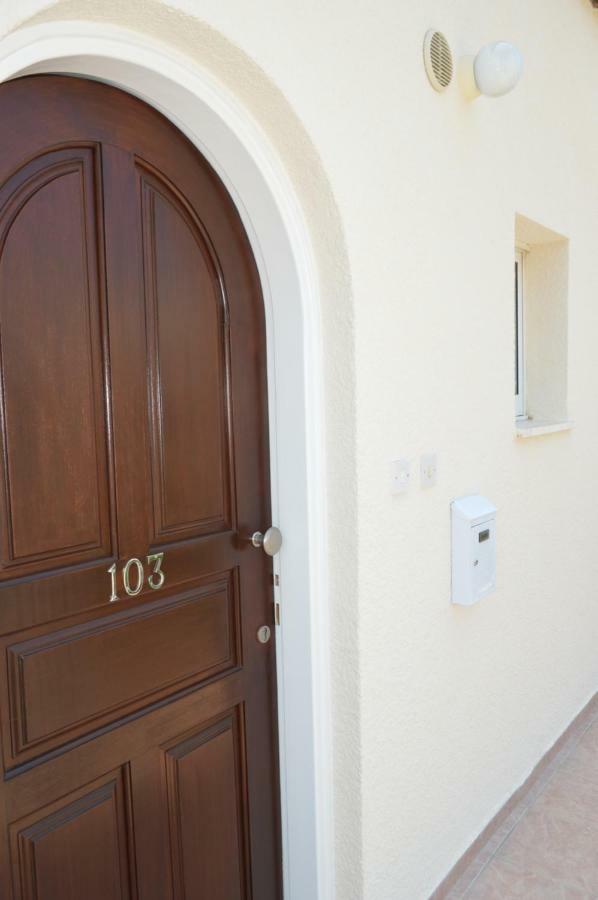 Apartment In Kato Pafos & 10 Min To Venus Beach Eksteriør billede