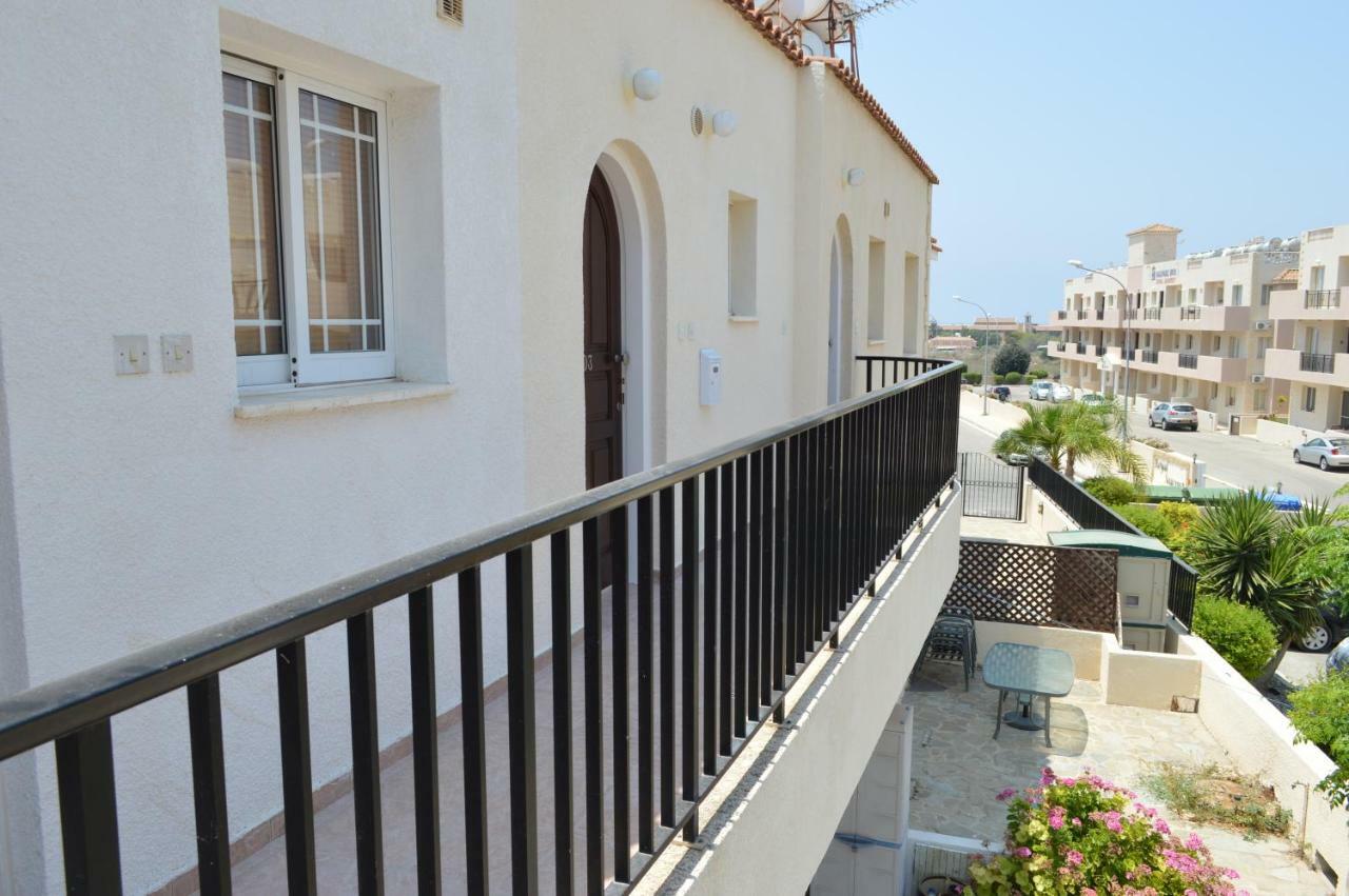 Apartment In Kato Pafos & 10 Min To Venus Beach Eksteriør billede